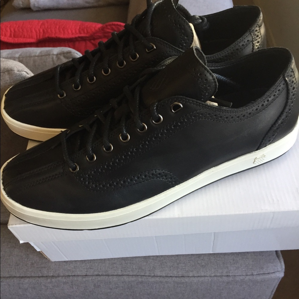 K Swiss clean classic tennis shoe